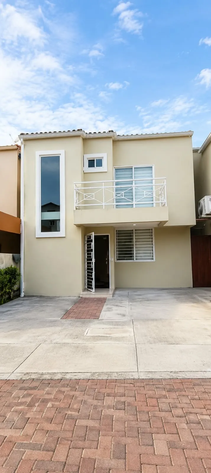 Casa en alquiler en Guayaquil, Urbanización La Perla