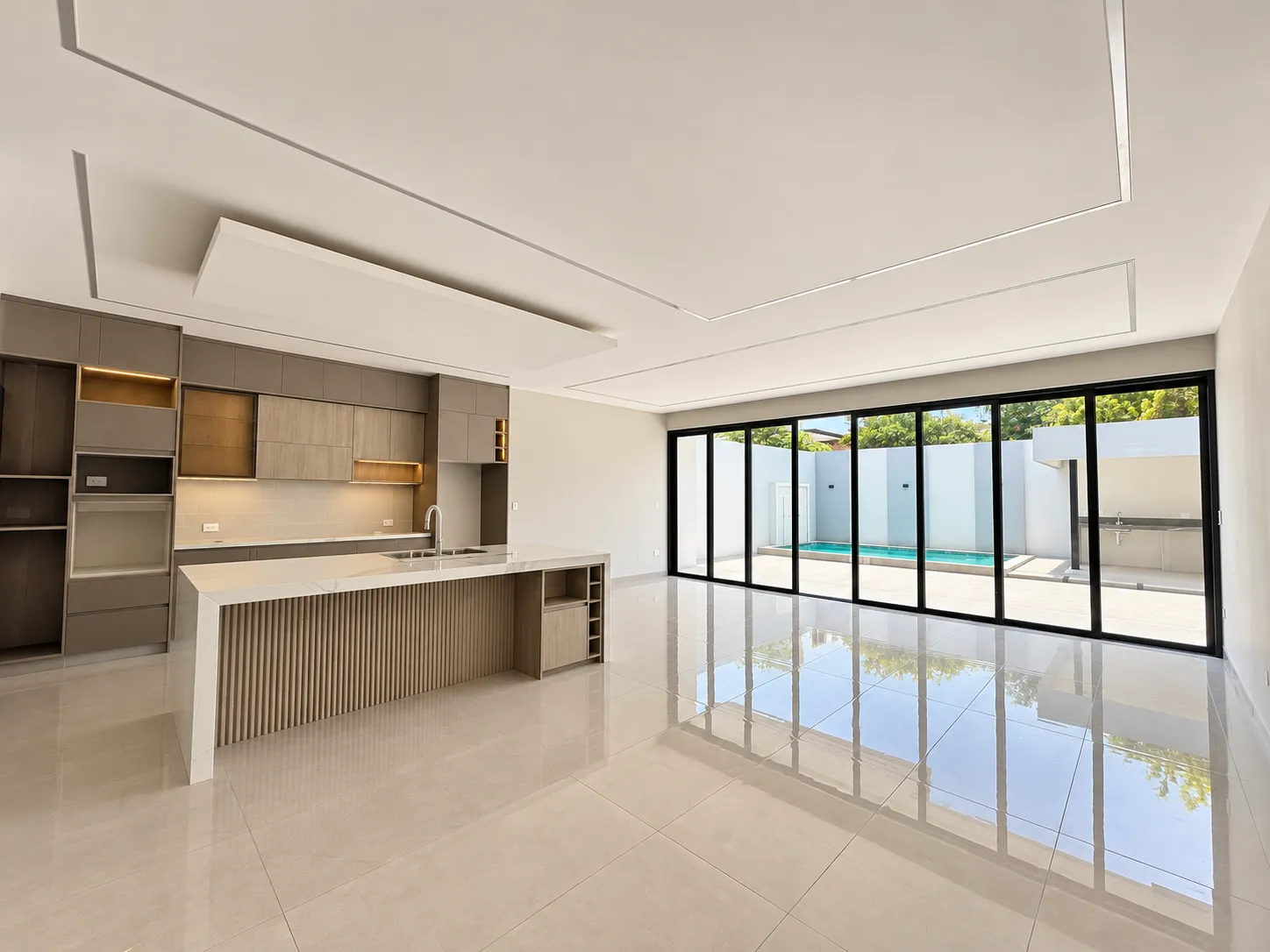 Casa en venta en La Aurora Vía a Daule, El Condado, 4 dormitorios, 4 baños, 315.32 m², con piscina