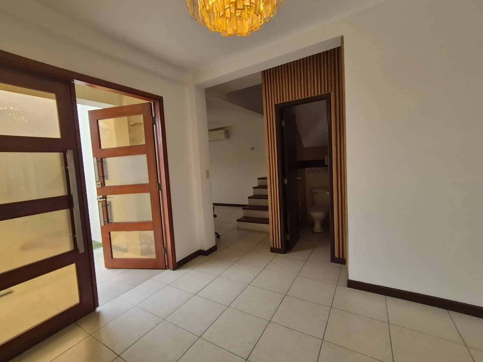 Casa en venta en La Aurora Vía a Daule, Villa Club, 3 dormitorios, 3 baños, 118.48 m², con BBQ