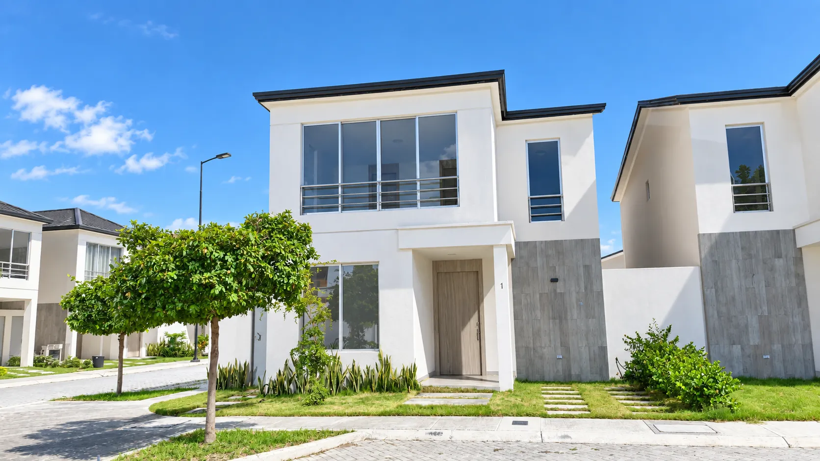 Casa esquinera en venta en Milleniun Village, 4 dormitorios , 176.46 m² construcción.