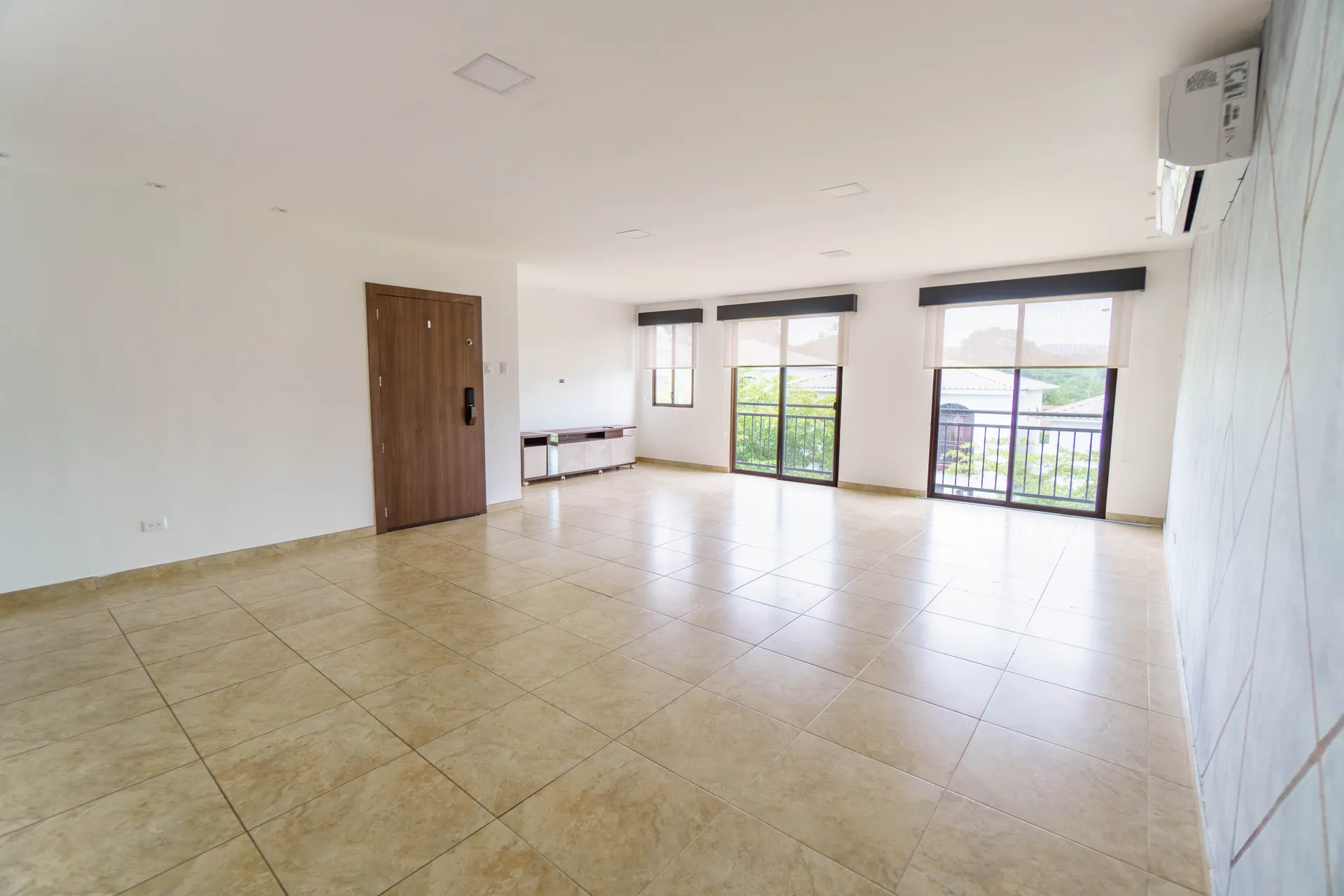 Departamento en alquiler en Vía a la Costa, Villas del Bosque, 3 dormitorios, 130 m², vista a calle tranquila