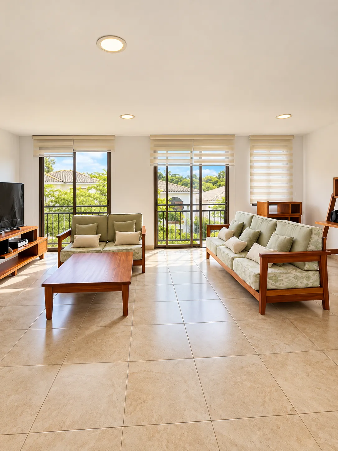 Departamento en alquiler en Guayaquil, Villas del Bosque, 3 dormitorios, 2 baños, 135 m², vista a calle tranquila