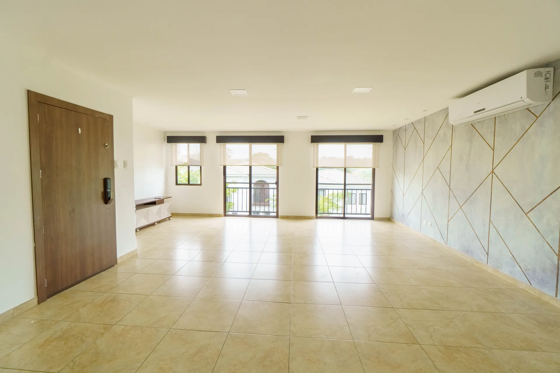 Departamento en venta en Guayaquil, Villas del Bosque, 3 dormitorios, 2 baños, 130 m², vista a calle tranquila