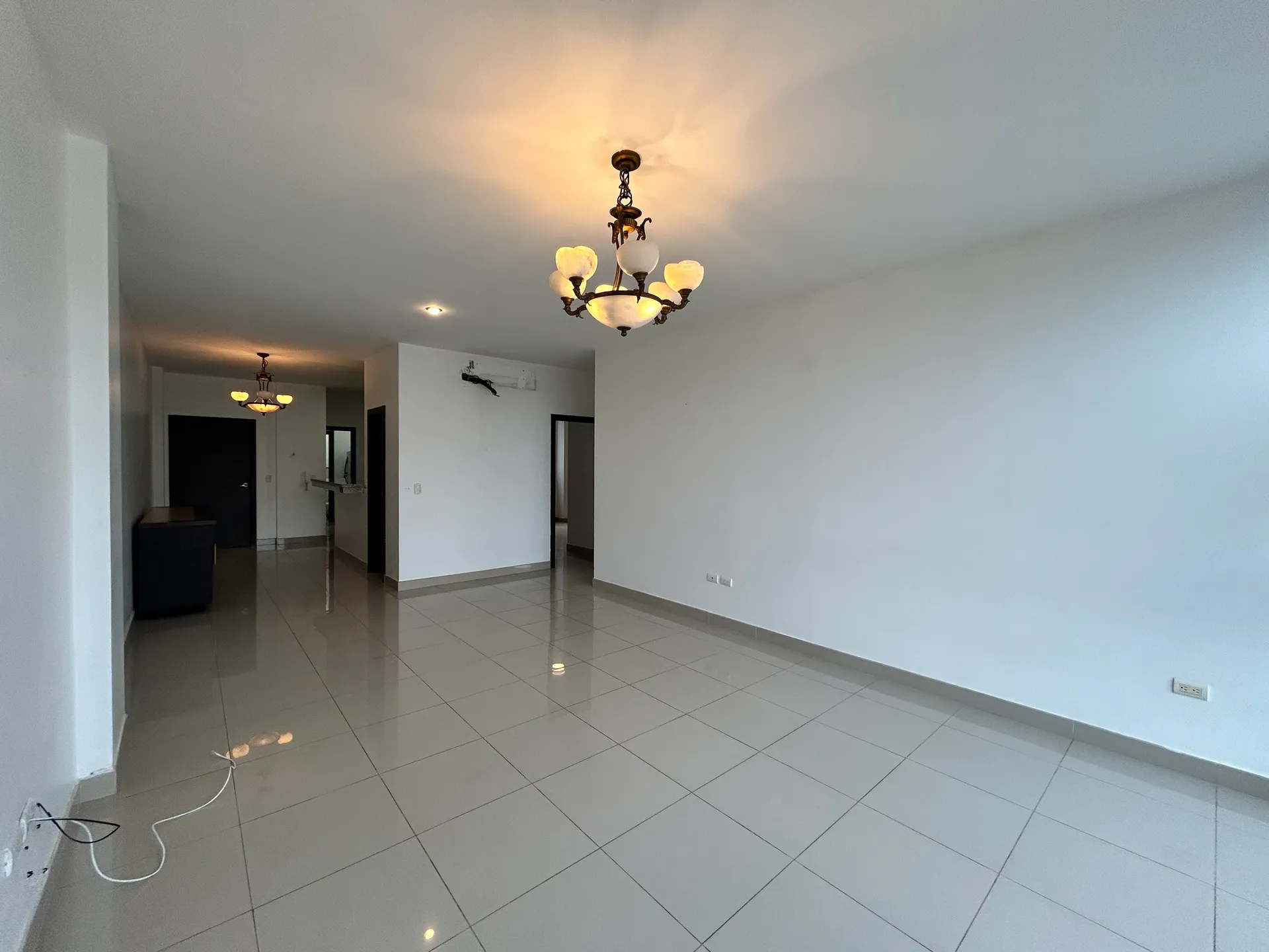 Departamento en venta en Guayaquil, Puerto Azul, 2 dormitorios, 2 baños, 124.91 m², vista a calle tranquila
