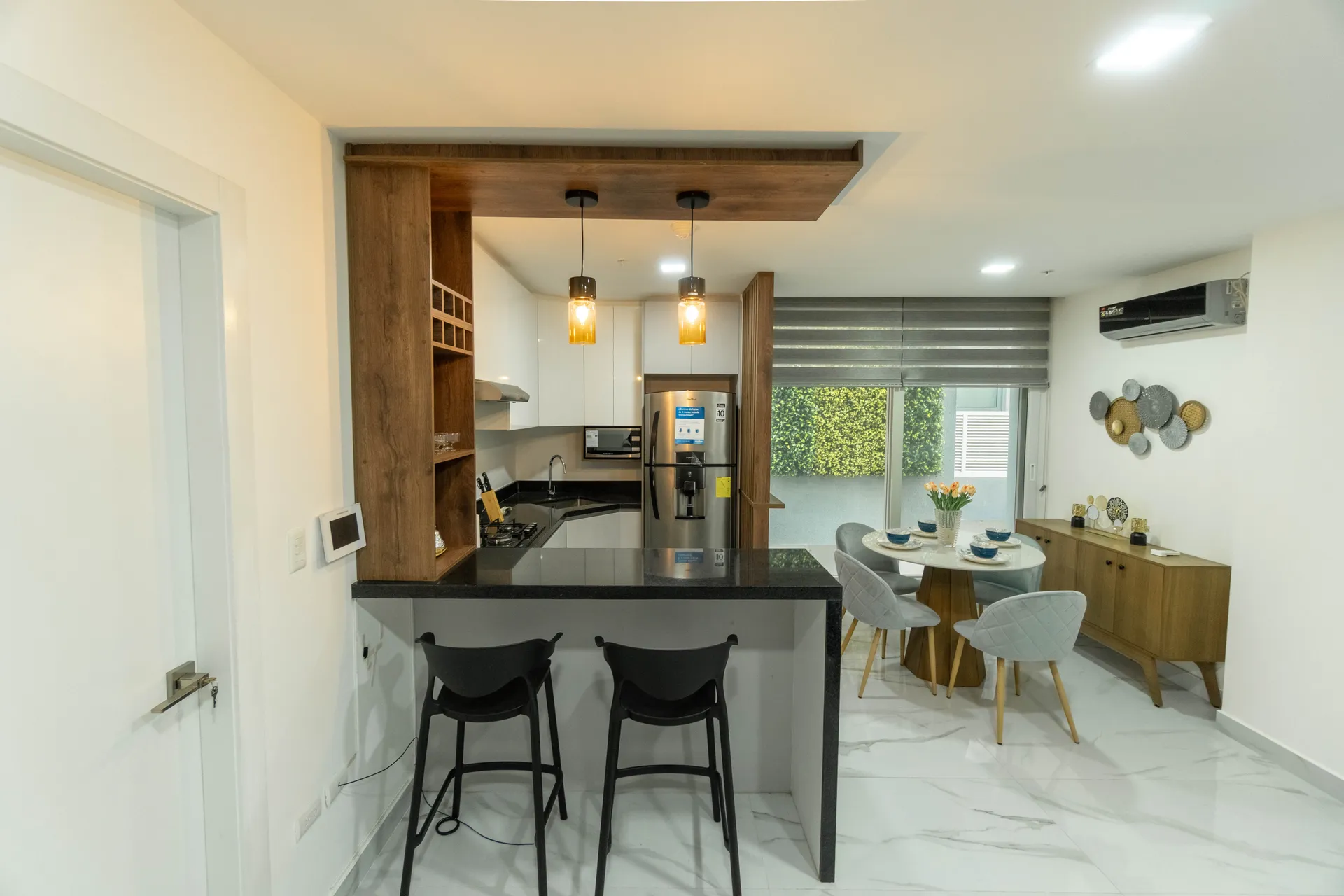 Departamento en venta en Guayaquil, Torres de la Costa, 2 dormitorios, 2 baños, 60 m², vista a calle tranquila