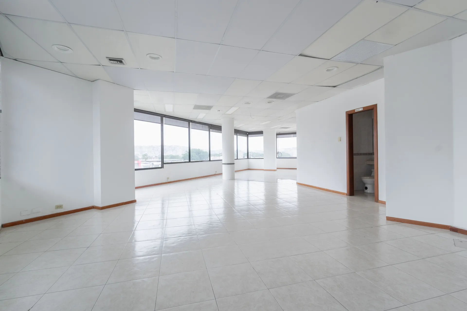 Oficina corporativa en alquiler en Edificio Classic, Albán Borja, Guayaquil
