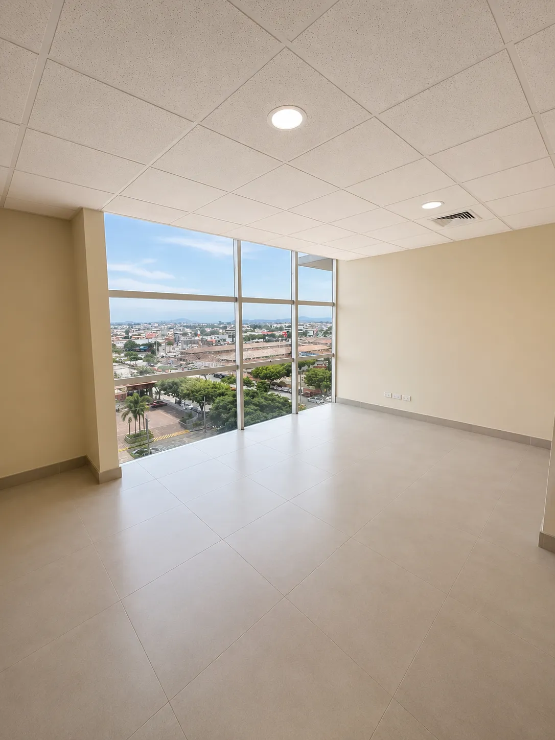 Oficina en alquiler en Guayaquil, Aeropuerto, 50.7 m², edificio premium, con rooftop