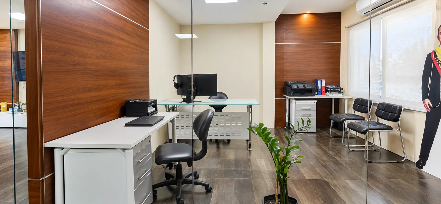 Oficina en alquiler en Guayaquil, Alborada, 20 m², con seguridad 24/7