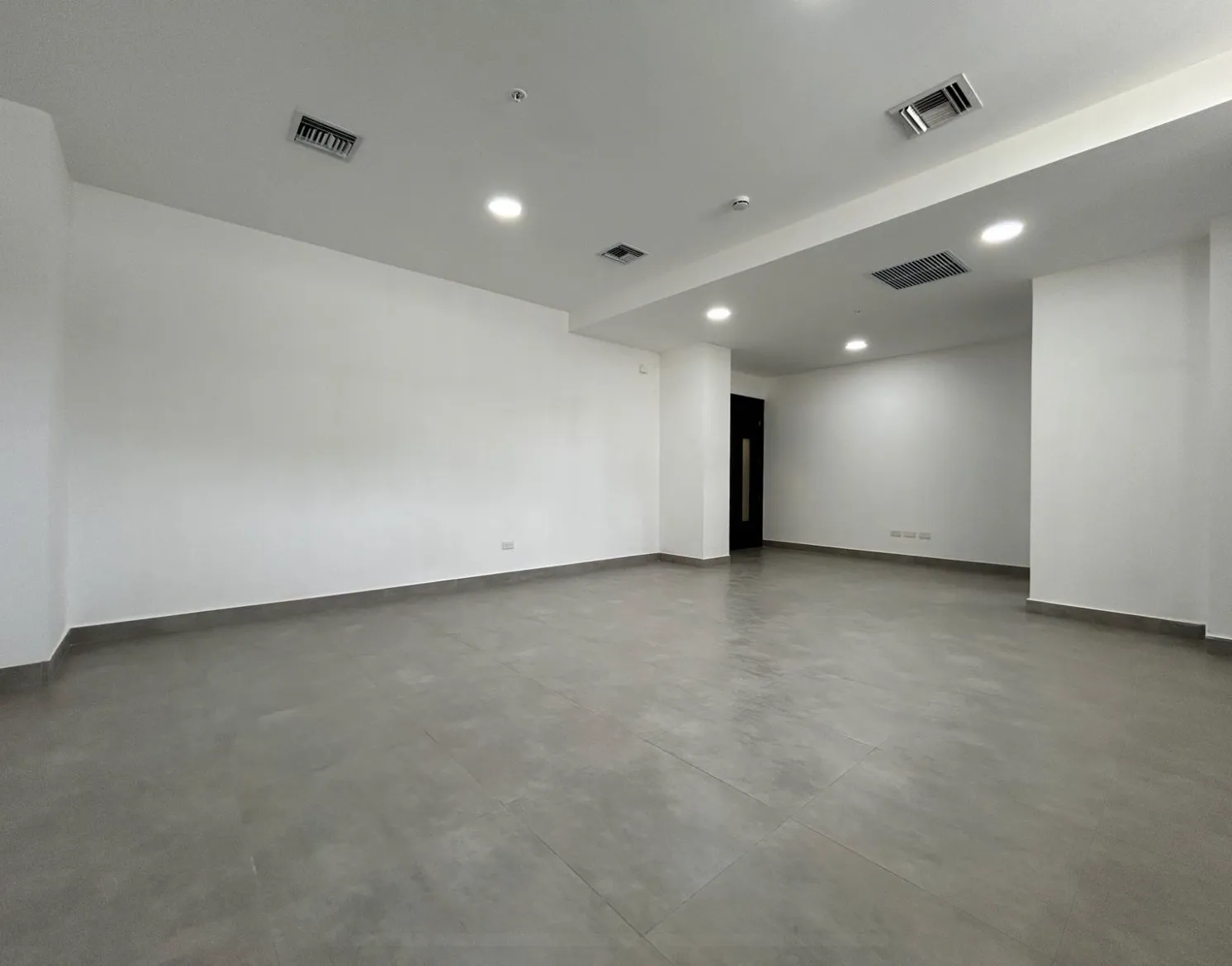 Oficina en alquiler en Guayaquil, Ceibos, 40 m², con seguridad 24/7, zona estratégica