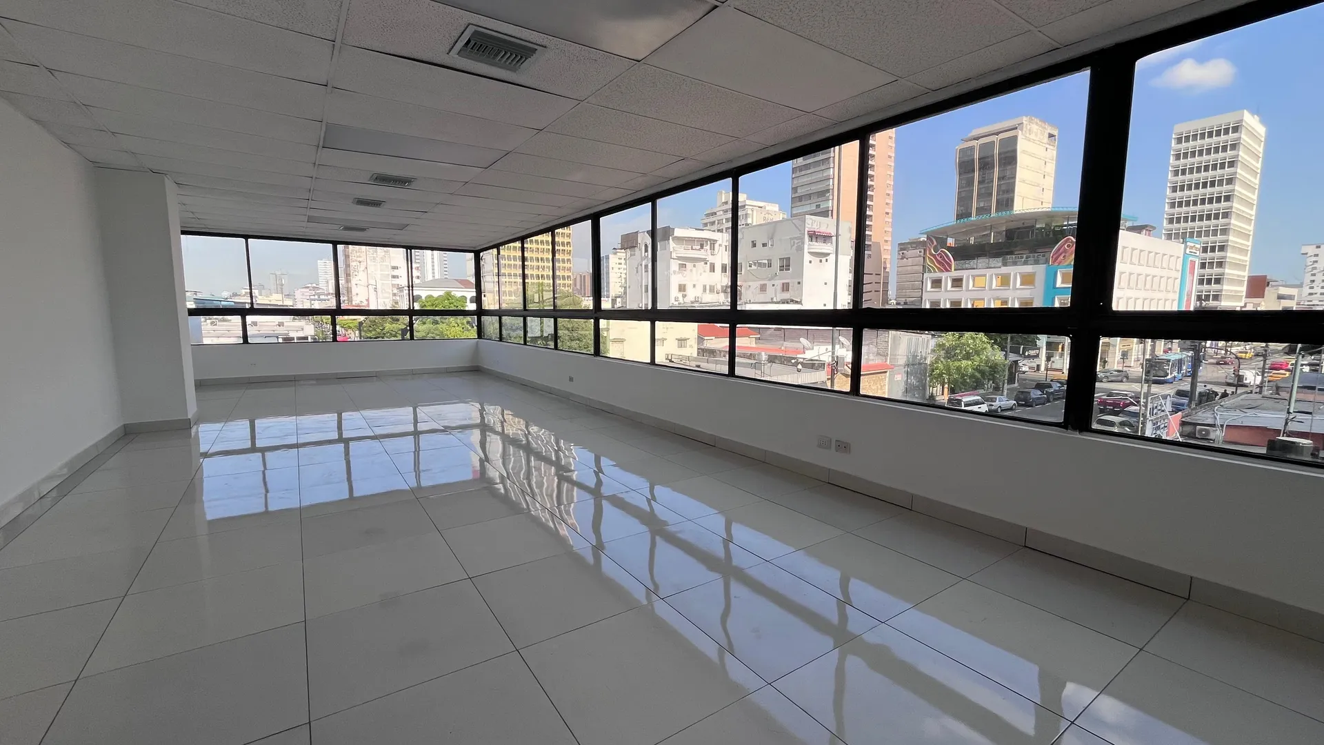 Oficina en alquiler en Guayaquil, 72 m², con seguridad 24/7