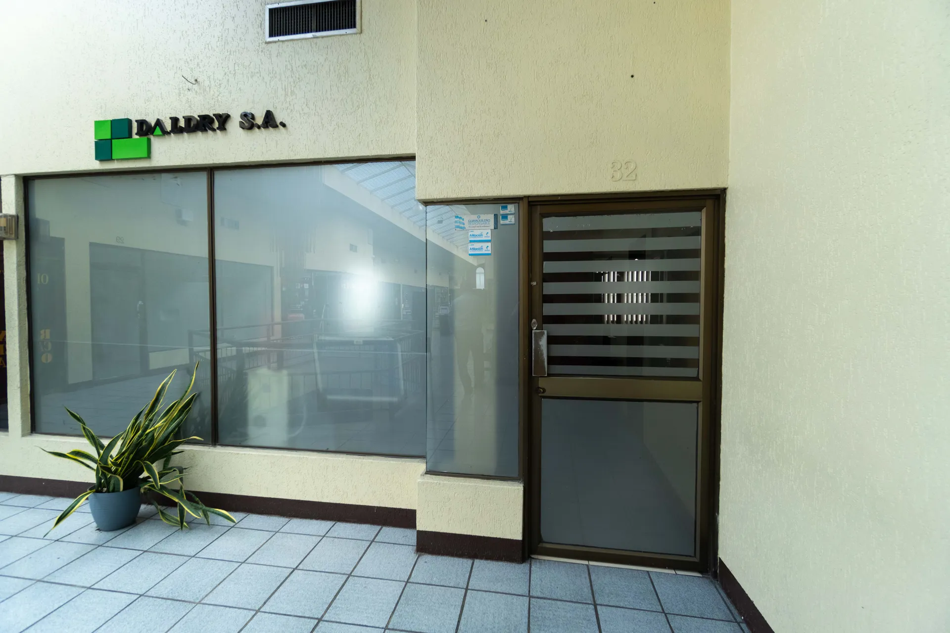 Oficina en venta en Guayaquil, Alborada, 40 m², con seguridad 24/7