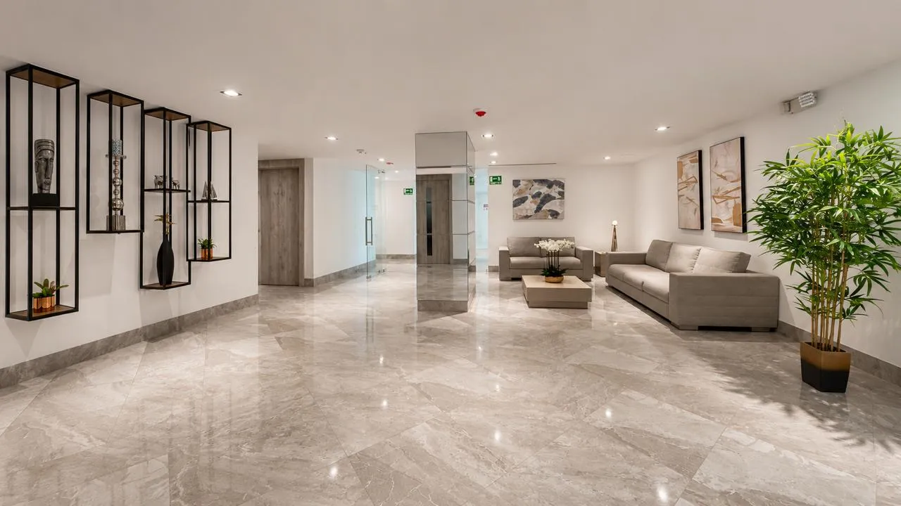Oficina en venta en La Aurora Vía a Daule, Av. León Febres Cordero, 44.6 m², edificio premium, con seguridad 24/7