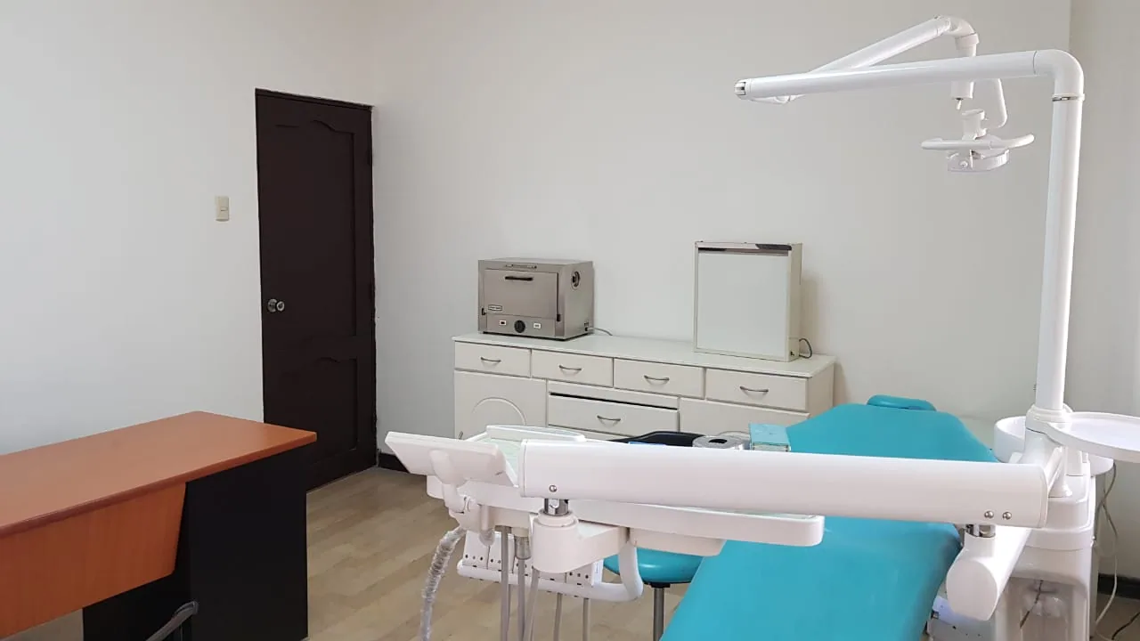 Consultorio semi amoblado en alquiler ubicado en Kennedy Norte – Foto 2