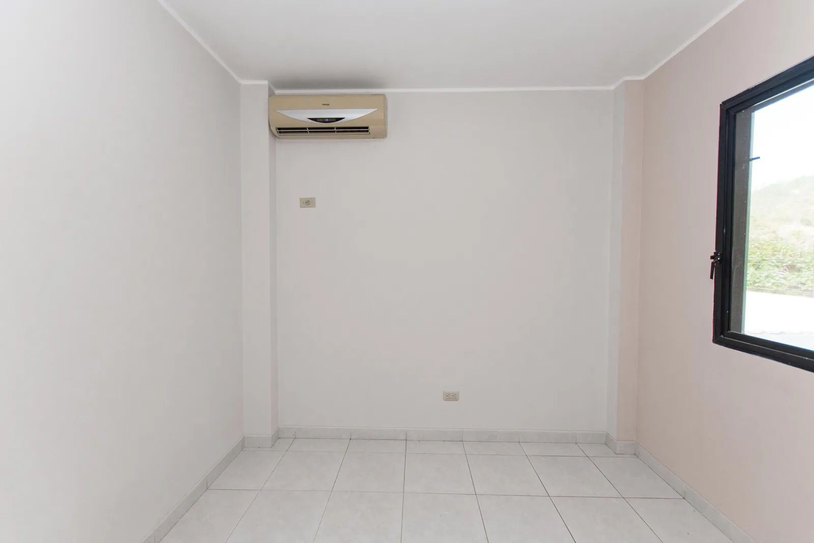 Casa en alquiler ubicada en Urbanización Plaza Madeira Via Aurora, Samborondón – Foto 3