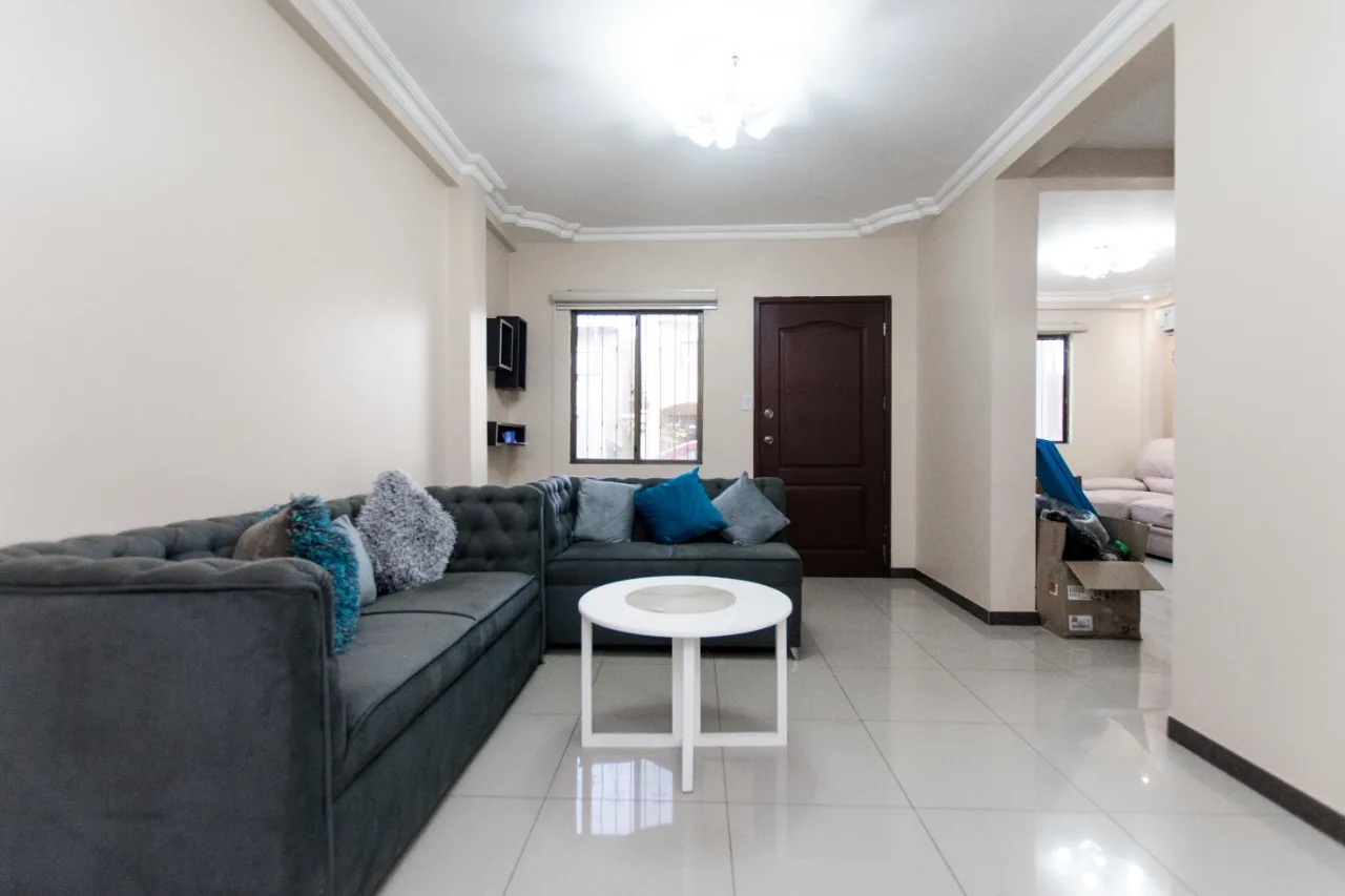 Casa de tres dormitorios en venta ubicada en la Urbanización La Joya
