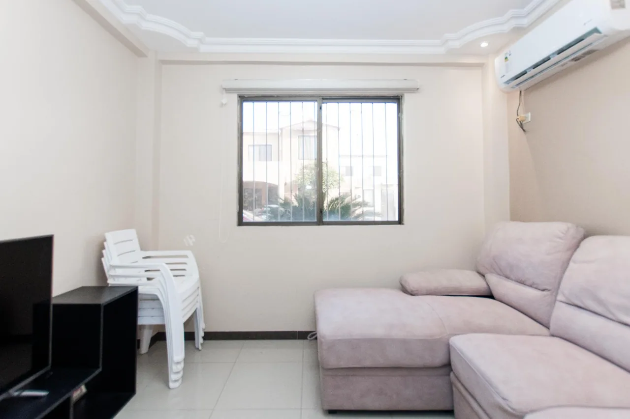 Casa de tres dormitorios en venta ubicada en la Urbanización La Joya – Foto 2