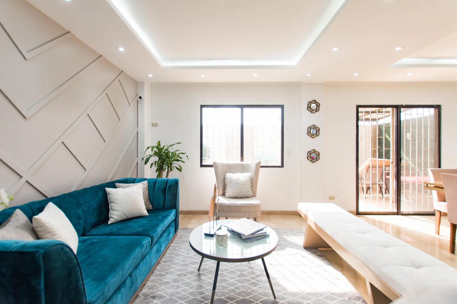 Casa remodelada en venta urbanización Plaza Madeira, Samborondón – Foto 2