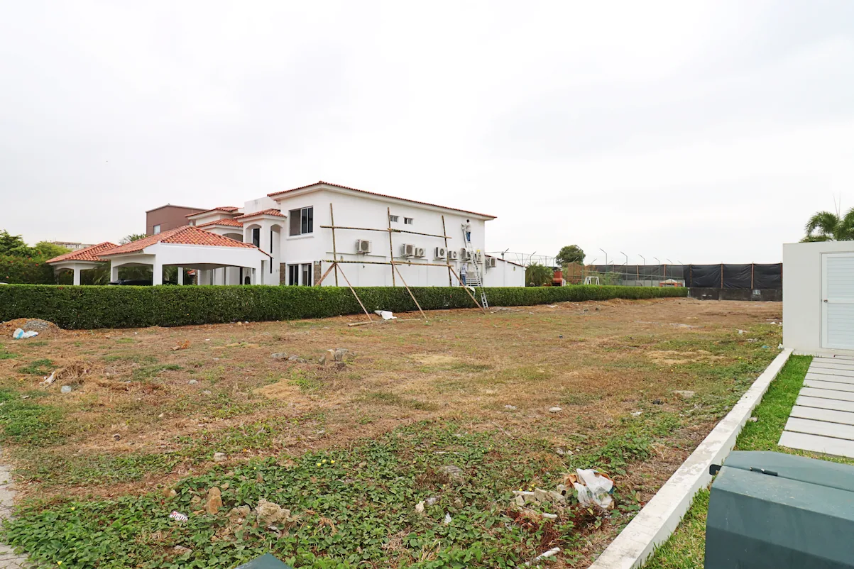 Terreno en venta ubicado en la Urbanización Mónaco, Isla Mocolí – Foto 2