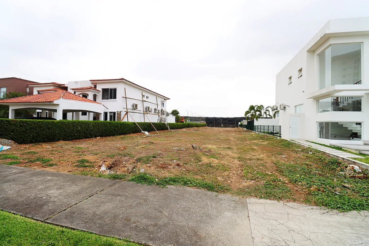 Terreno en venta ubicado en la Urbanización Mónaco, Isla Mocolí – Foto 3