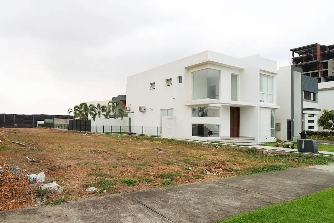 Terreno en venta ubicado en la Urbanización Mónaco, Isla Mocolí – Foto 4