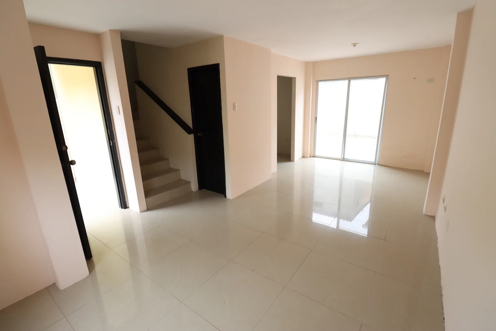 Casa en alquiler ubicada en la Urbanización La Rioja, Etapa Almeria – Foto 1