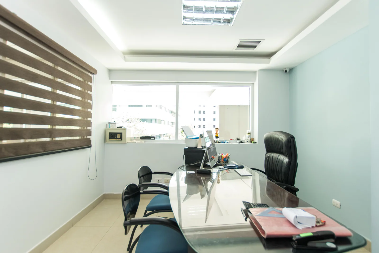 Oficina en venta ubicado en el Parque Empresarial Colón, Urdesa Norte – Foto 1