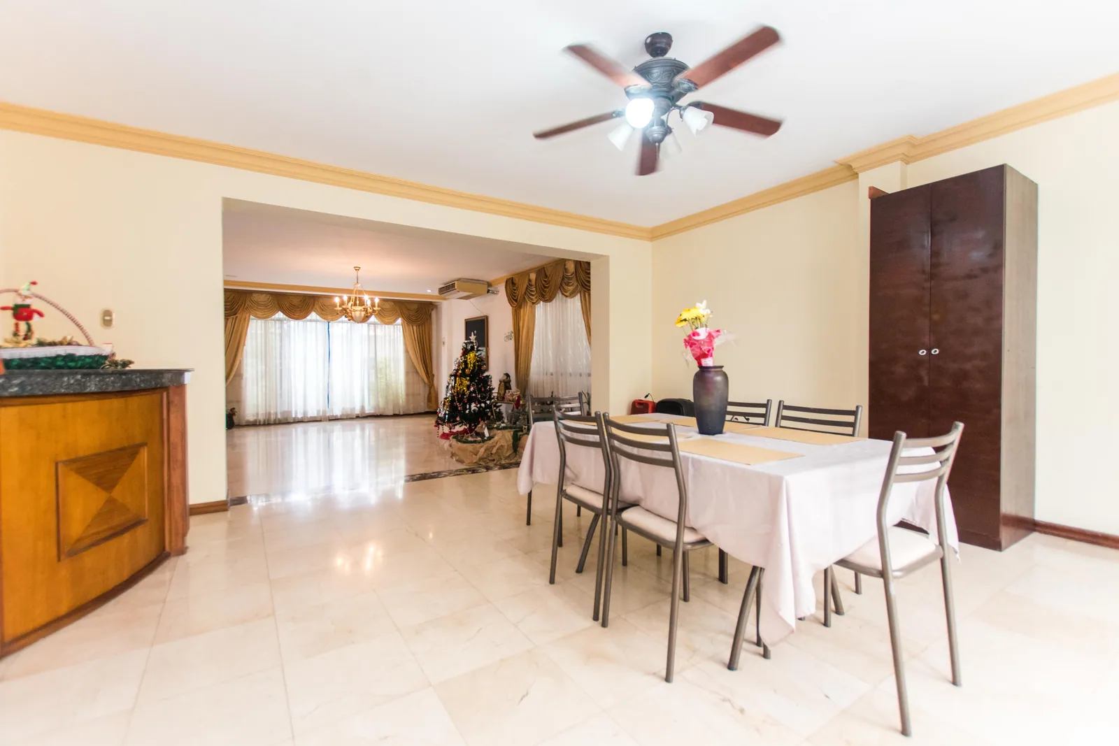 Casa de dos plantas con ático en venta ubicada en Vía Samborondón – Foto 4