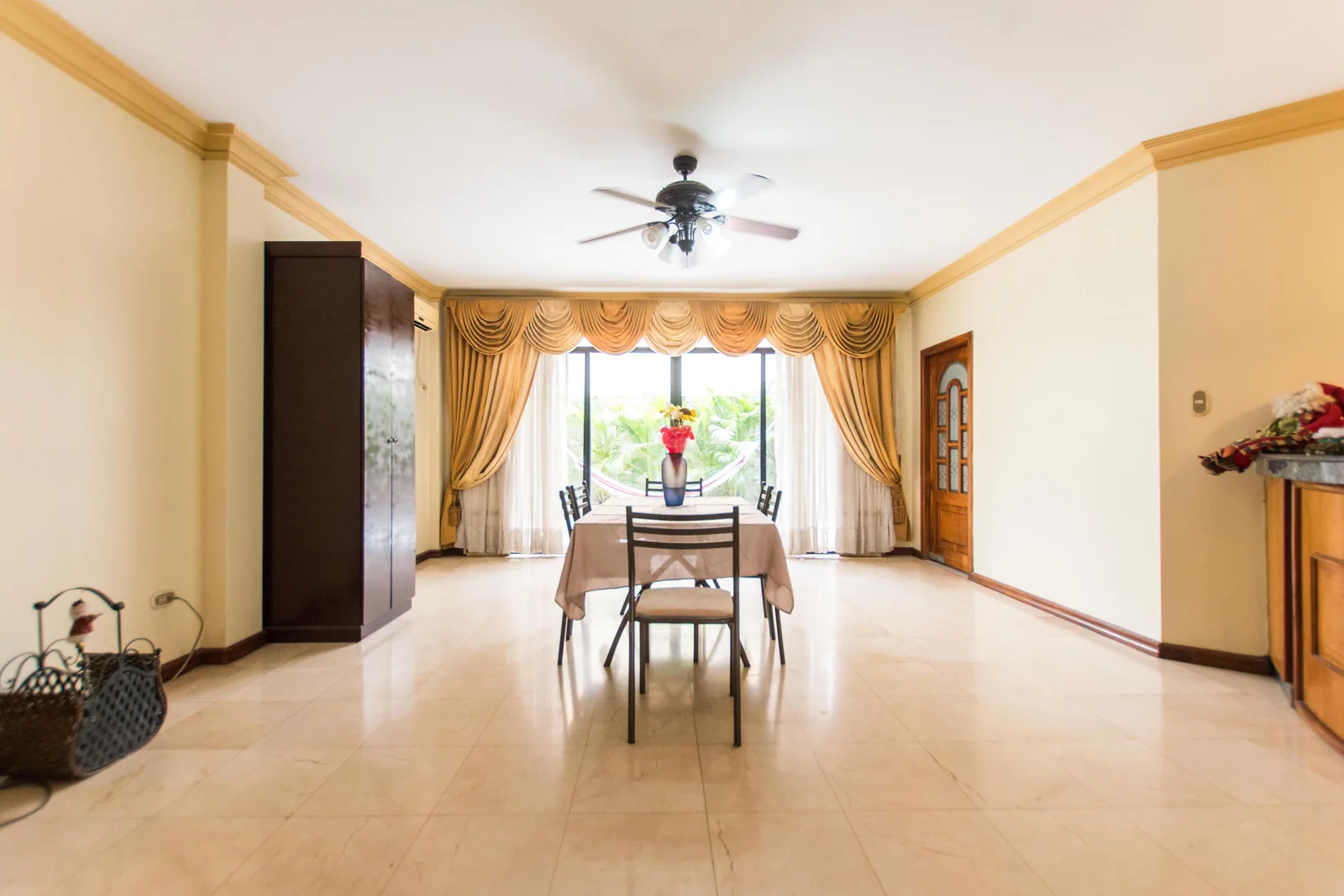 Casa de dos plantas con ático en venta ubicada en Vía Samborondón – Foto 5