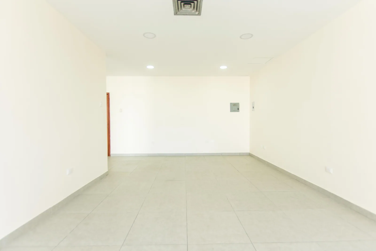 Oficina remodelada en alquiler en el Edificio Citibank, Centro de Guayaquil – Foto 4