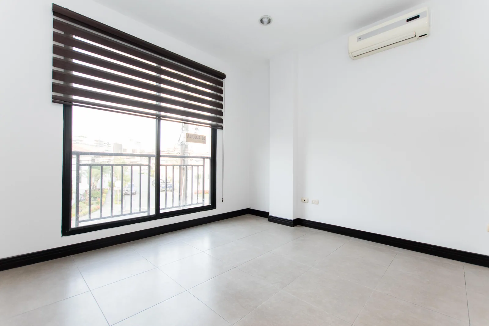 Moderno departamento en alquiler en Porton de las Lomas, Urdesa – Foto 1