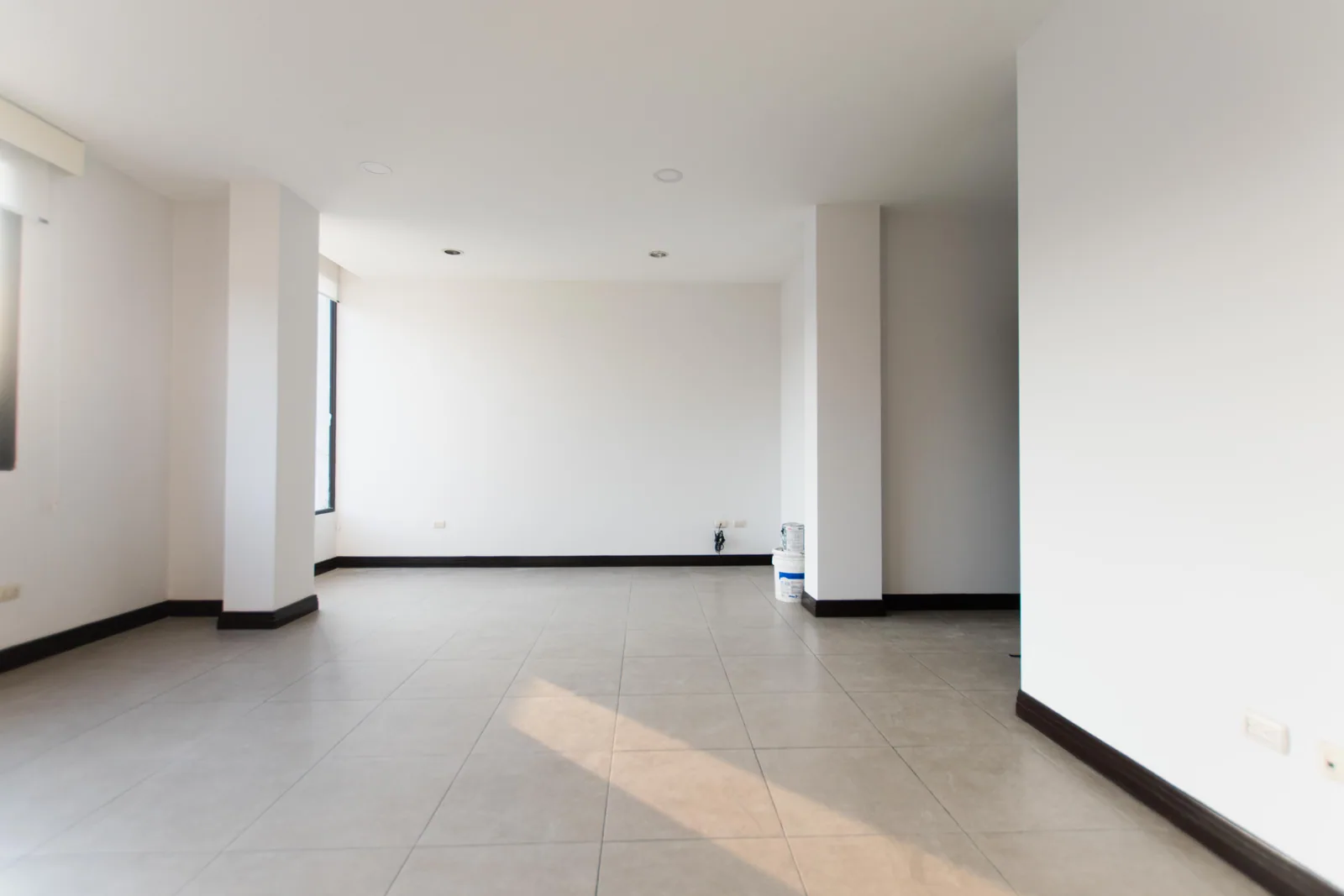Moderno departamento en alquiler en Porton de las Lomas, Urdesa – Foto 2