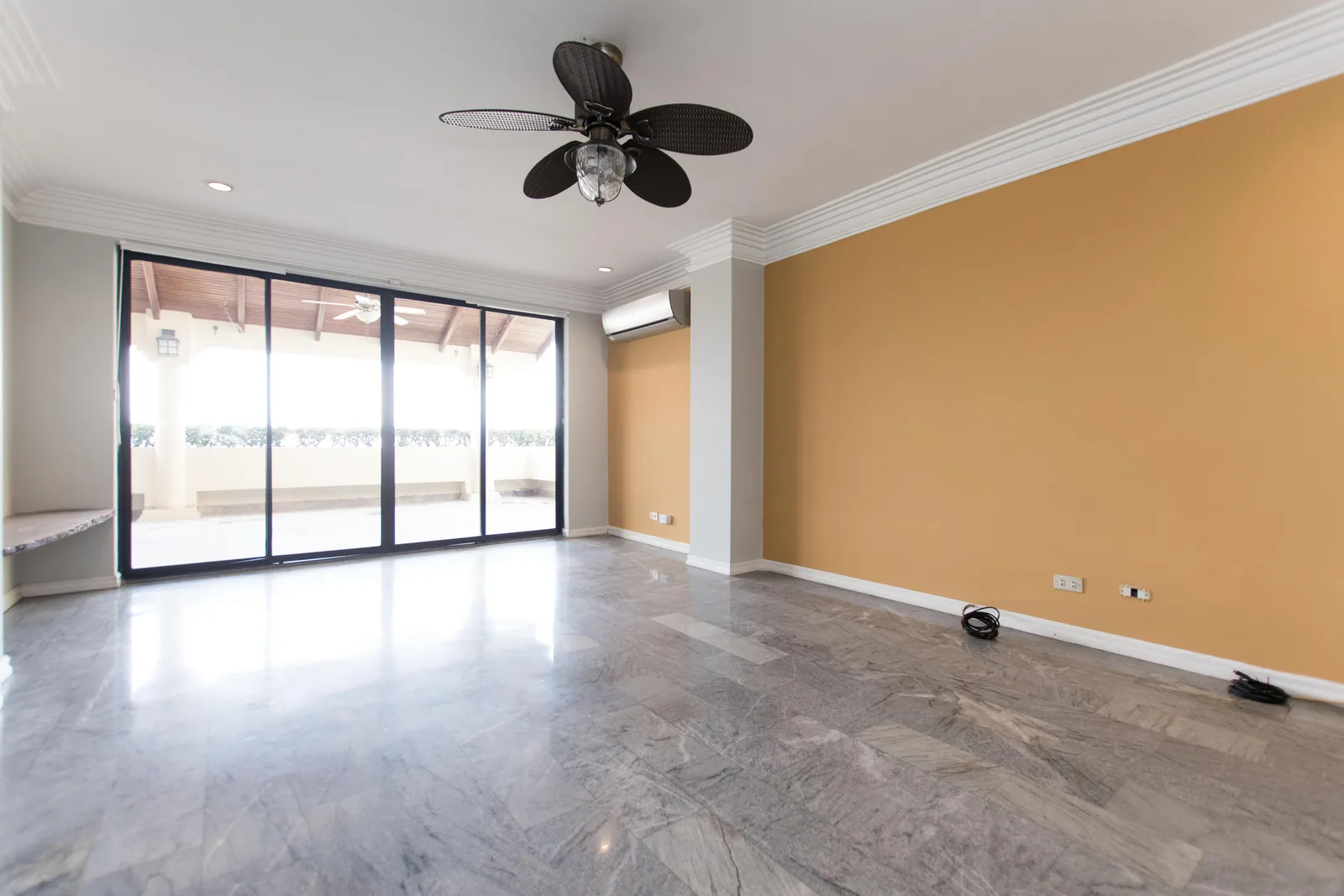 Exclusivo departamento de 2 pisos Edificio Marcus, Lomas de Urdesa