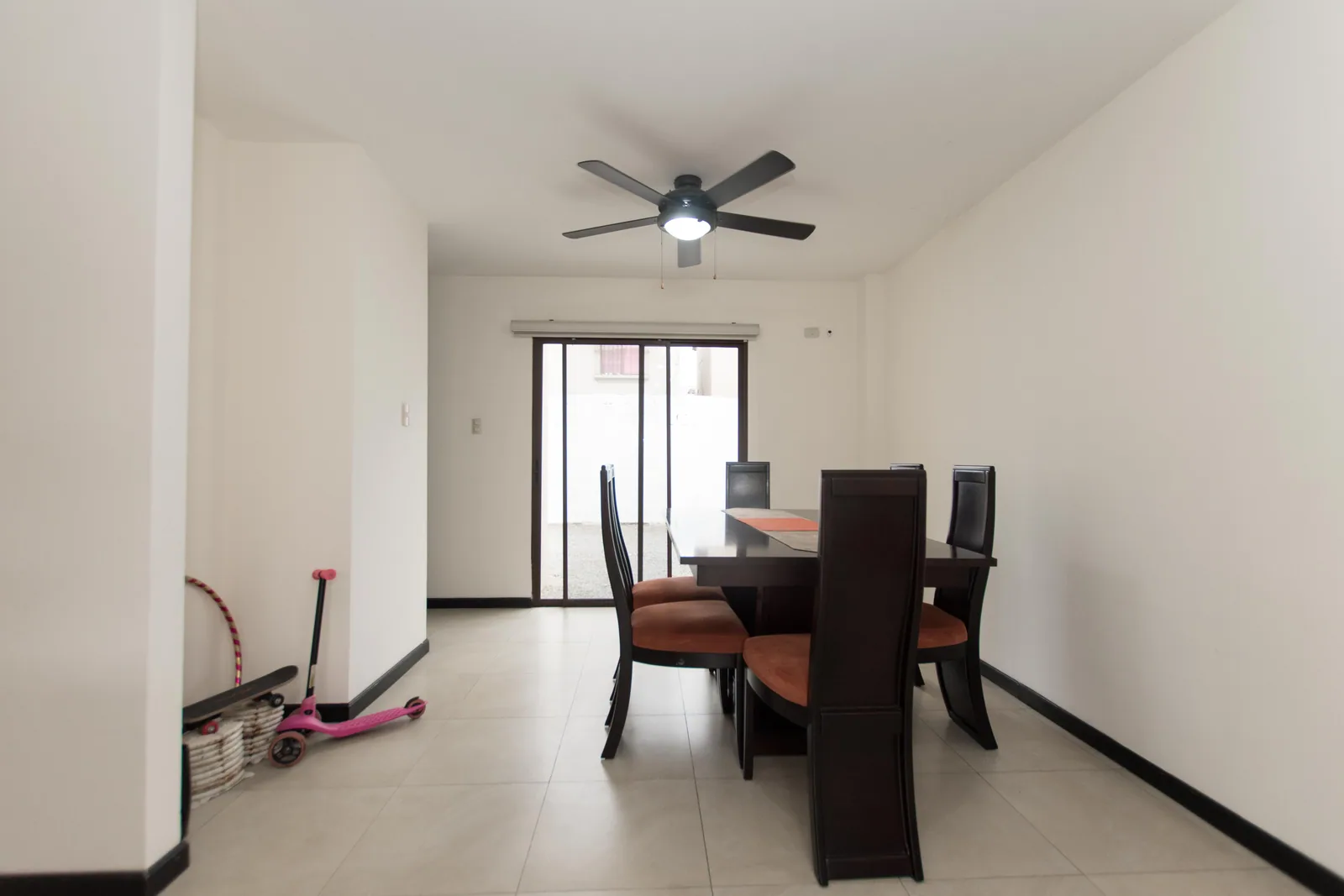 Casa en alquiler ubicada en la Urbanización La Rioja, Etapa Bolonia – Foto 4