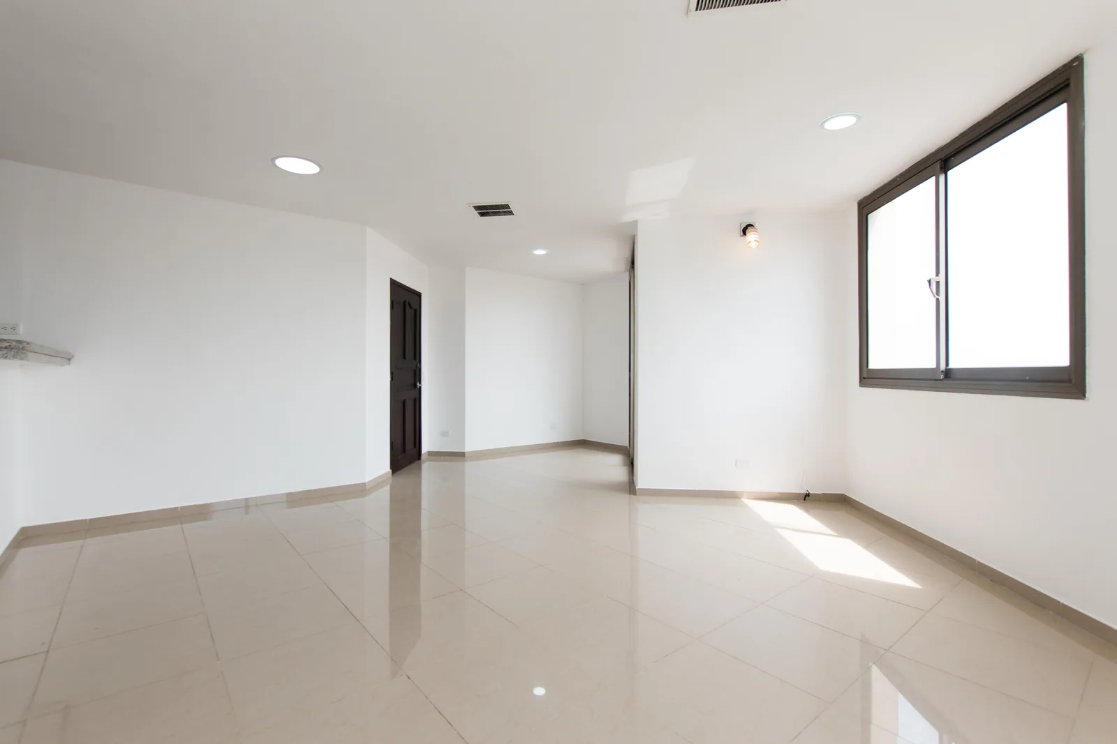 Departamento en alquiler ubicado en Torres del Río, Centro de Guayaquil
