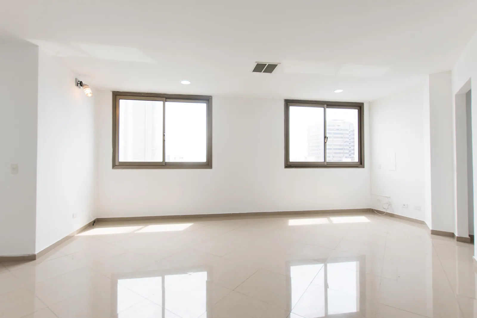 Departamento en alquiler ubicado en Torres del Río, Centro de Guayaquil – Foto 2