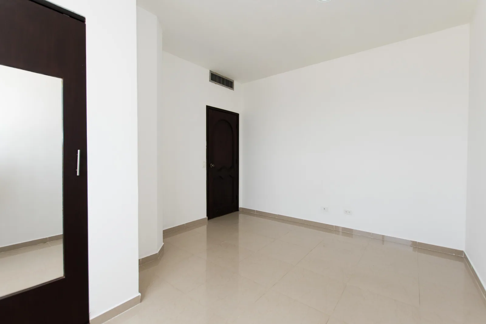 Departamento en alquiler ubicado en Torres del Río, Centro de Guayaquil – Foto 4
