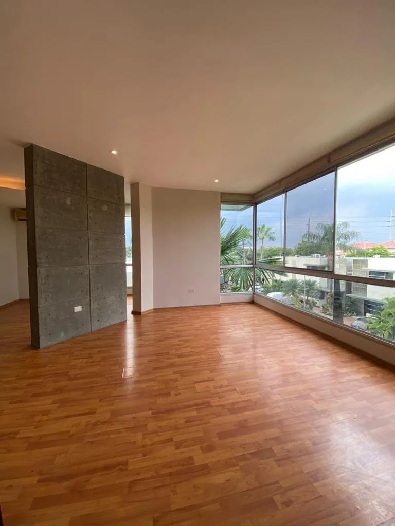 Departamento en alquiler ubicado en Av. Samborondón