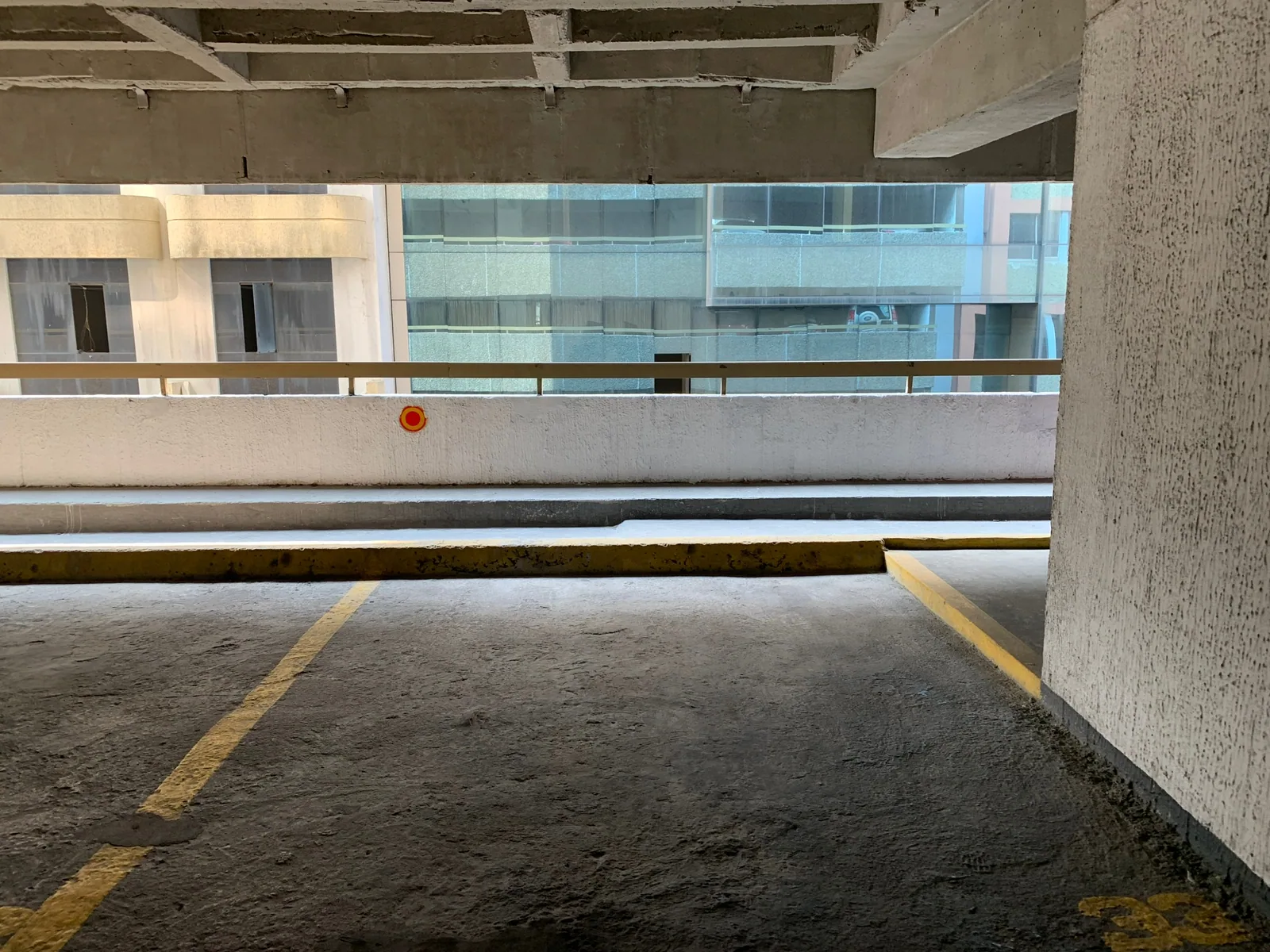 Parqueo en venta ubicado en el Edificio San Francisco 300, Centro de Guayaquil – Foto 2