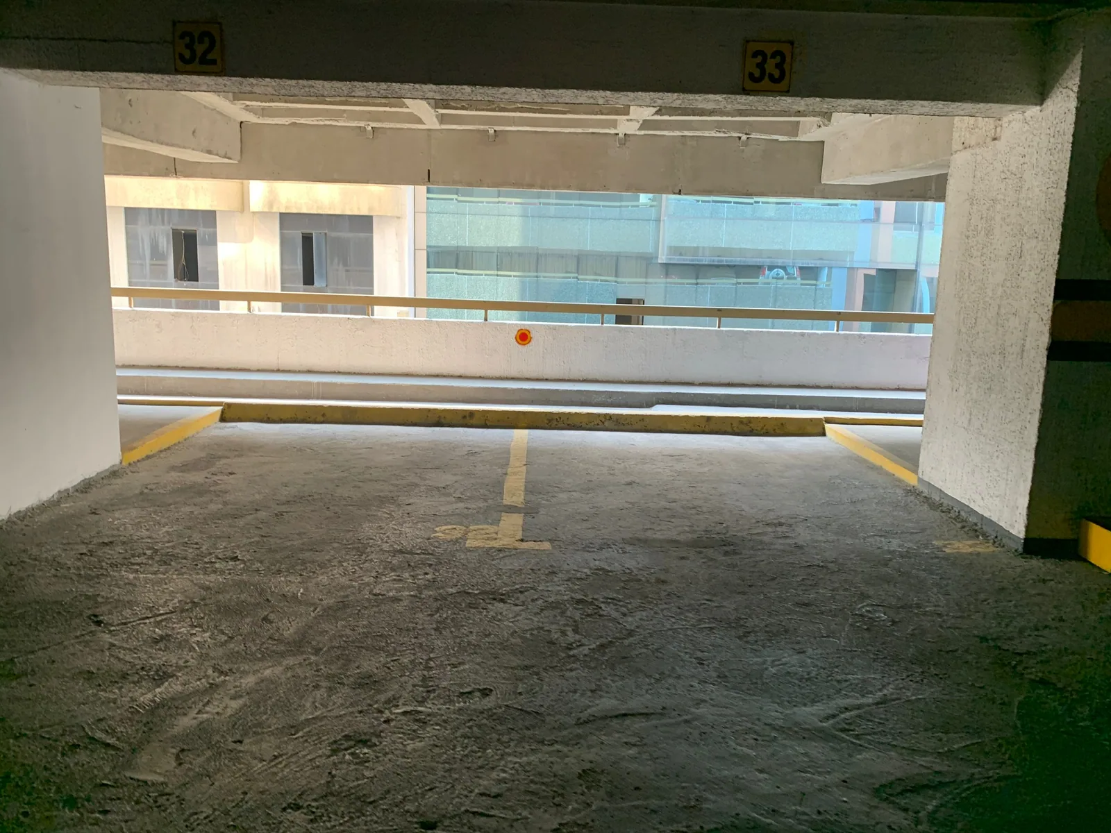 Parqueo en venta ubicado en el Edificio San Francisco 300, Centro de Guayaquil – Foto 3