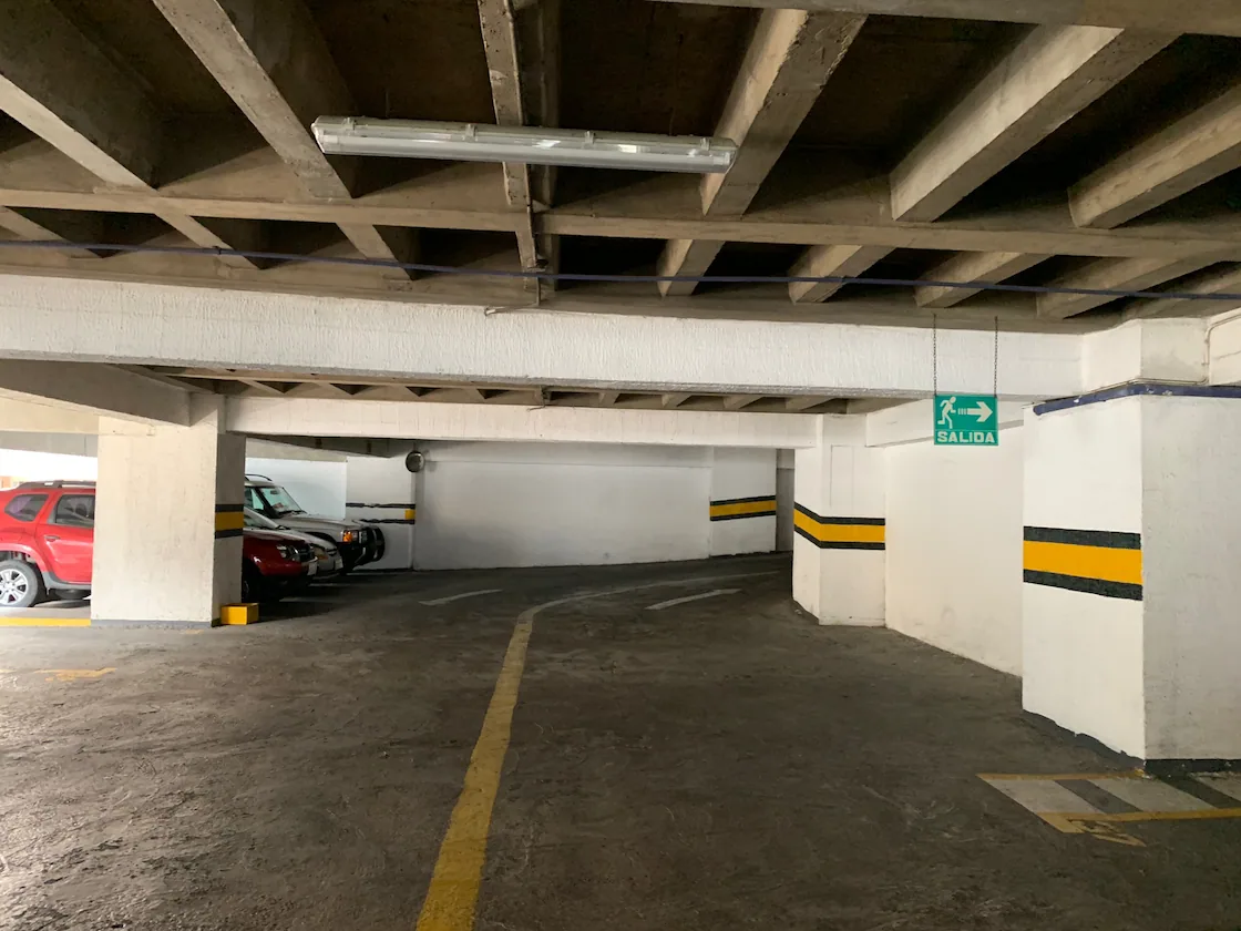 Parqueo en venta ubicado en el Edificio San Francisco 300, Centro de Guayaquil – Foto 4