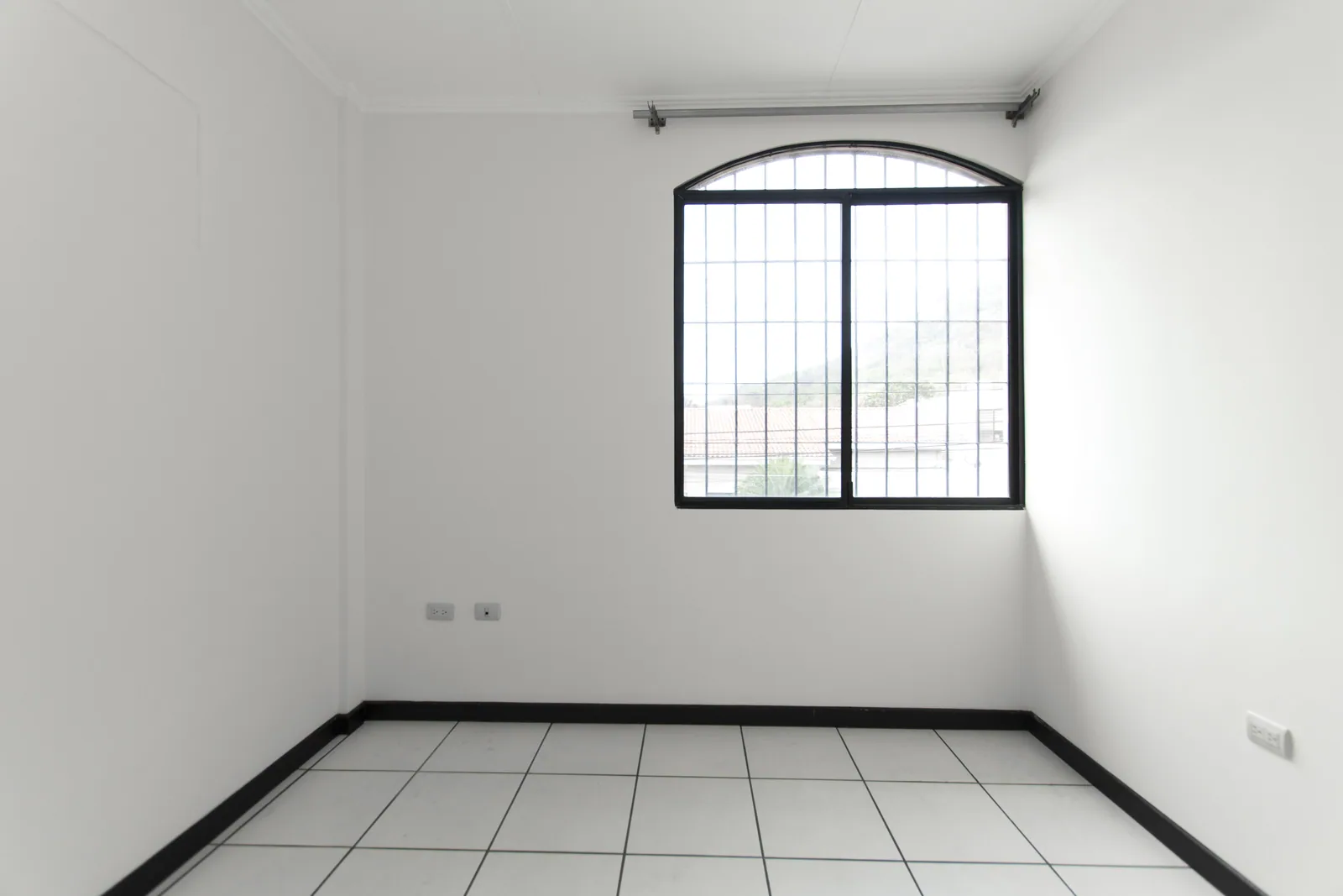Departamento en alquiler ubicado en la Urbanización Los Parques, Ceibos – Foto 3