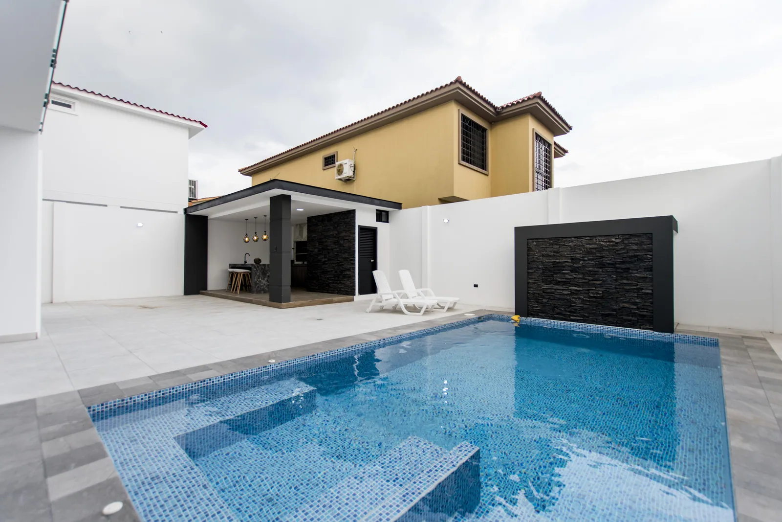 Casa de estreno 4 habitaciones en venta ubicada en Urbanización Portón del Río – Foto 1
