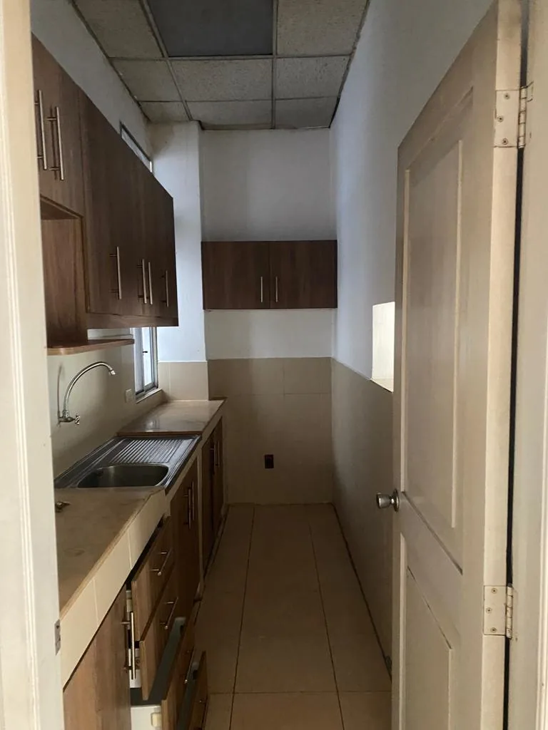 Casa en venta ubicada en el Barrio Orellana, Centro de Guayaquil – Foto 5