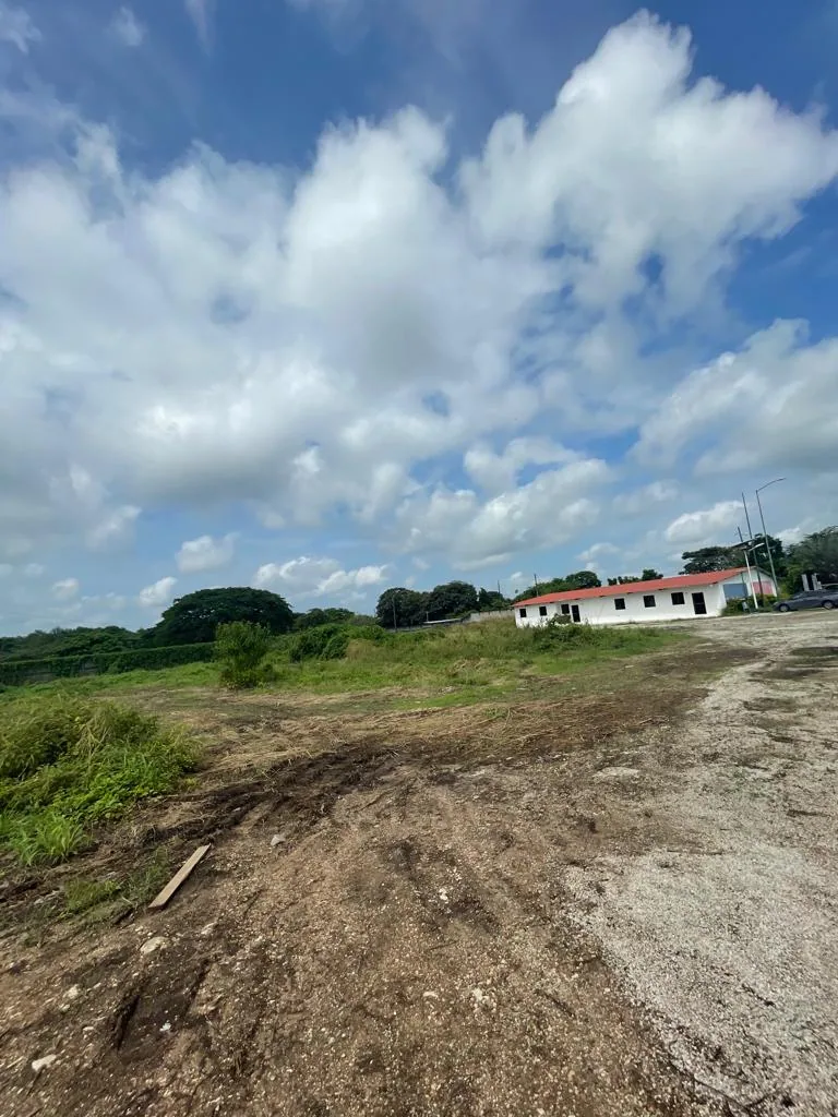 Terreno comercial con bodegas y oficinas en alquiler en Vía a la Costa – Foto 2