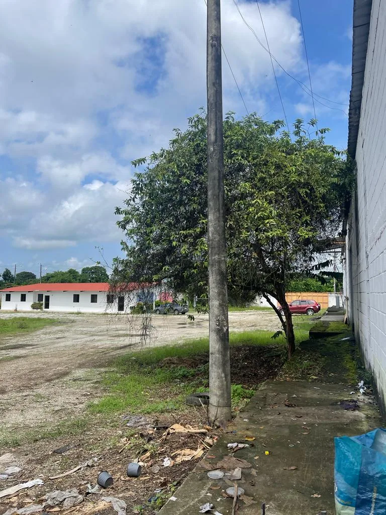 Terreno comercial con bodegas y oficinas en alquiler en Vía a la Costa – Foto 3