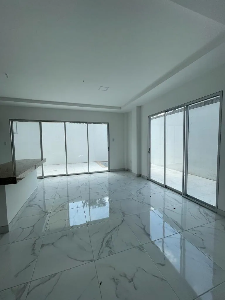 Casa de estreno en venta ubicada en al Urbanización Santa Cecilia, Ceibos – Foto 2