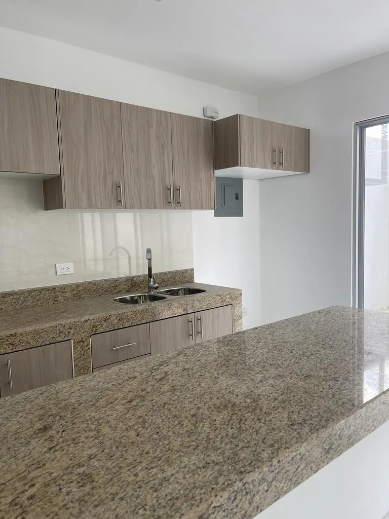 Casa de estreno en venta ubicada en al Urbanización Santa Cecilia, Ceibos – Foto 3
