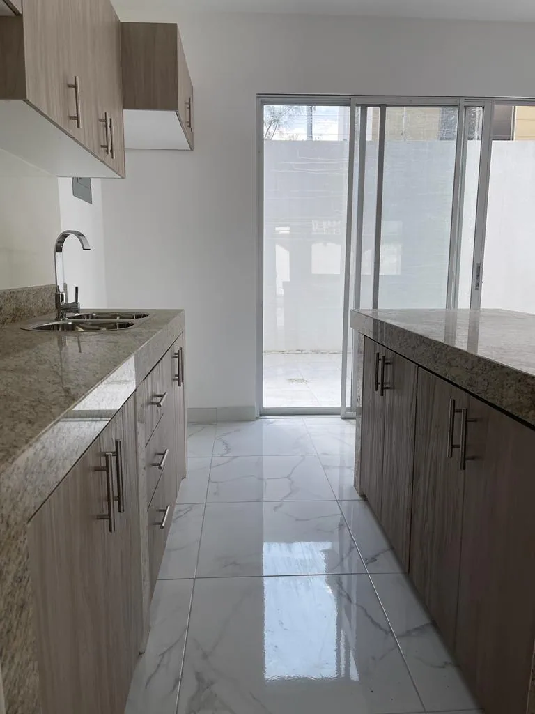Casa de estreno en venta ubicada en al Urbanización Santa Cecilia, Ceibos – Foto 4