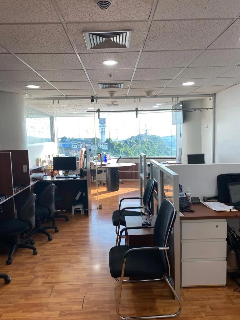 Oficina en venta ubicada en el Edificio The Point, Puerto Santa Ana – Foto 2