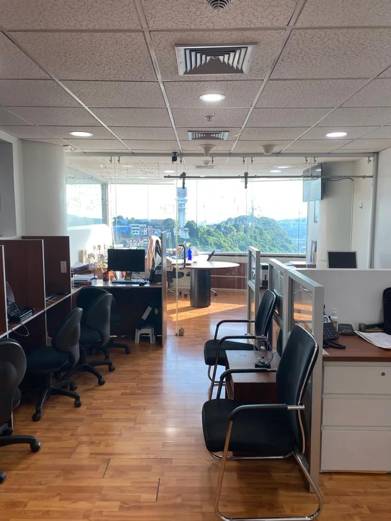 Oficina en venta ubicada en el Edificio The Point, Puerto Santa Ana – Foto 3